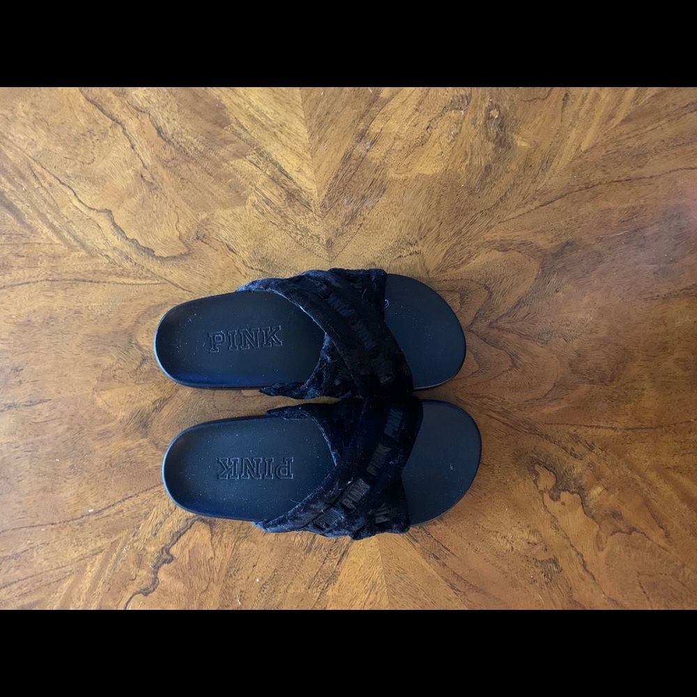 Victoria’s Secret pink slides size 5 to 6